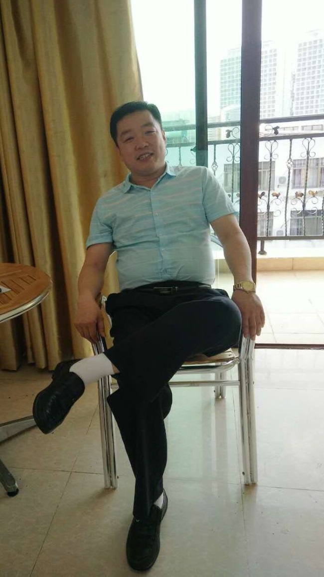 �������